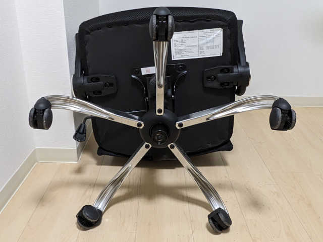 椅子のキャスターの画像