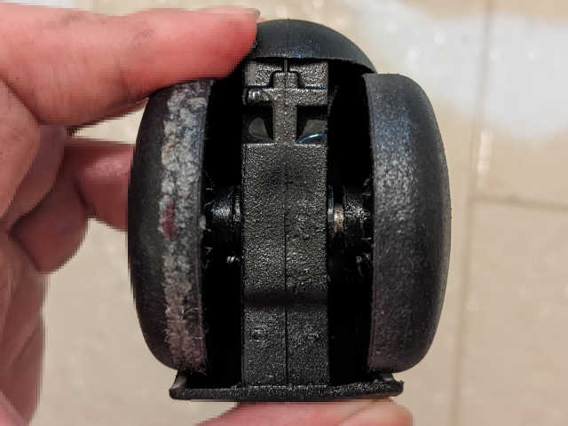 キャスターの掃除のビフォーアフター画像